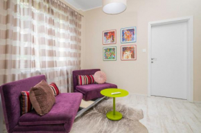 Cozy Nest near Eagle's Bridge with Workspace Sofia